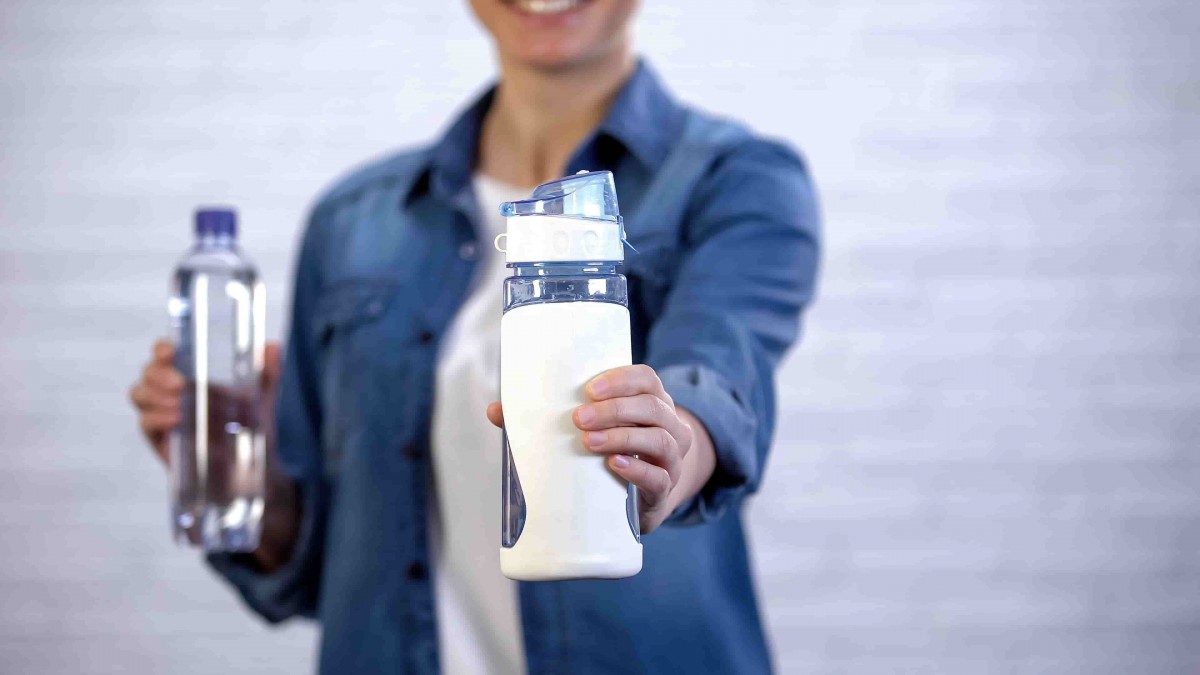 Gourdes réutilisables et bouteilles d'eau en verre