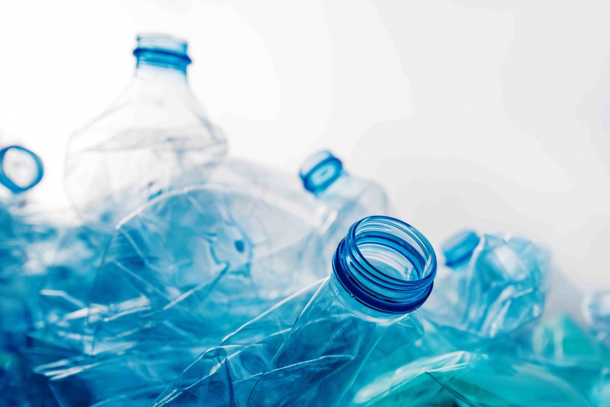 Actualités - La distribution gratuite de bouteilles en plastique interdite  en entreprise